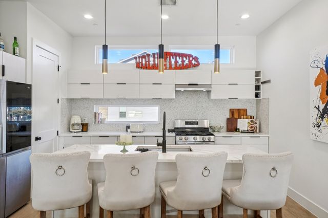 145 N Henderson Avenue 102, Dallas, TX 75214