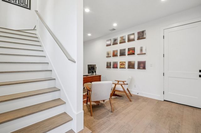 145 N Henderson Avenue 102, Dallas, TX 75214
