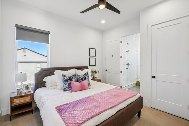 145 N Henderson Avenue 102, Dallas, TX 75214