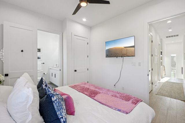 145 N Henderson Avenue 102, Dallas, TX 75214