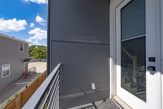 145 N Henderson Avenue 102, Dallas, TX 75214