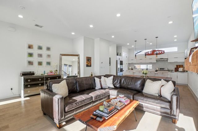 145 N Henderson Avenue 102, Dallas, TX 75214