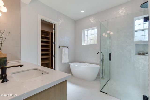 3834 N 34TH Street, Phoenix, AZ 85018