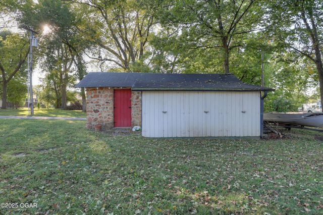 1615 Forest Street, Carthage, MO 64836