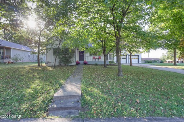 1615 Forest Street, Carthage, MO 64836