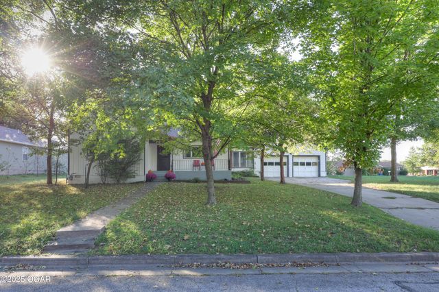 1615 Forest Street, Carthage, MO 64836