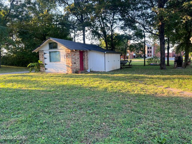 1615 Forest Street, Carthage, MO 64836