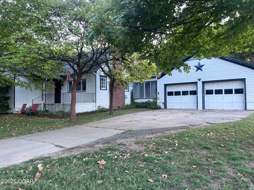 1615 Forest Street, Carthage, MO 64836