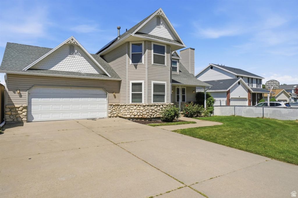 Image 3 of property listing at 845 N 275 W, Bountiful, UT 84010