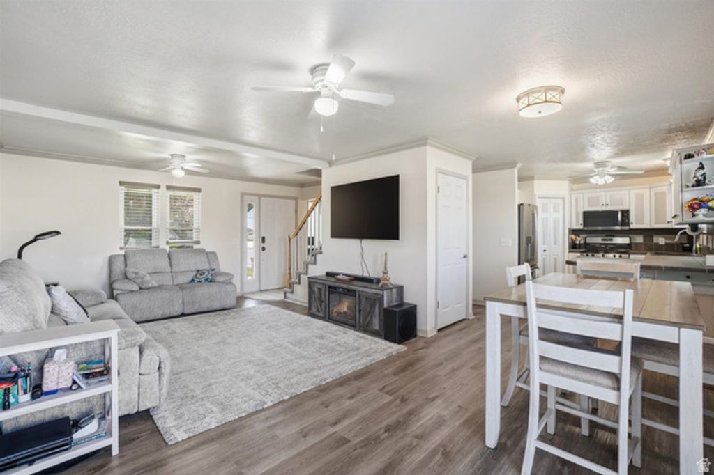 Image 10 of property listing at 845 N 275 W, Bountiful, UT 84010