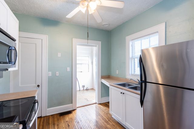 1786 Center Avenue, East Point, GA 30344