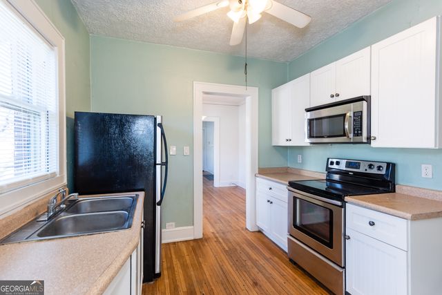 1786 Center Avenue, East Point, GA 30344