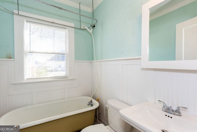 1786 Center Avenue, East Point, GA 30344