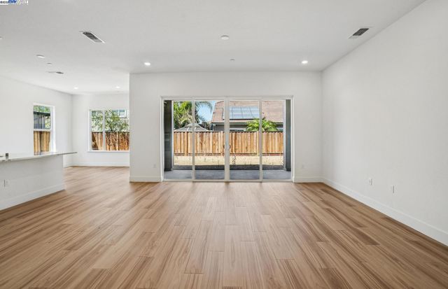 1065 Bradbury Dr, Discovery Bay, CA 94505