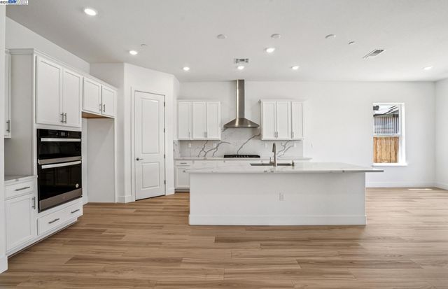 1065 Bradbury Dr, Discovery Bay, CA 94505