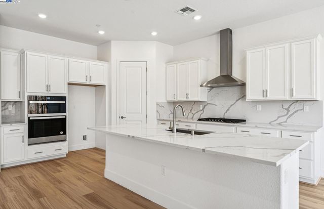 1065 Bradbury Dr, Discovery Bay, CA 94505