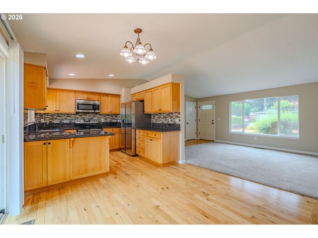 1575 Sw KINGS BYWAY, Troutdale, OR 97060