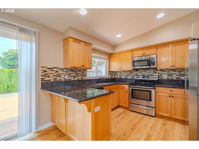 1575 Sw KINGS BYWAY, Troutdale, OR 97060
