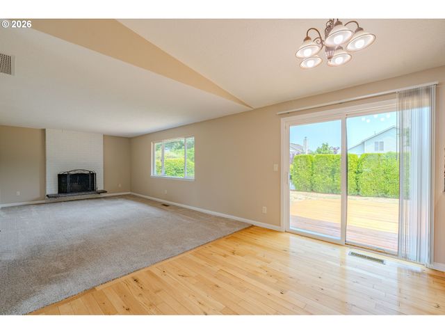 1575 Sw KINGS BYWAY, Troutdale, OR 97060