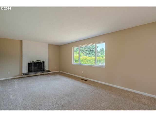 1575 Sw KINGS BYWAY, Troutdale, OR 97060
