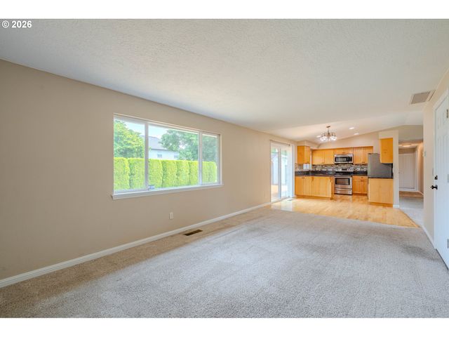 1575 Sw KINGS BYWAY, Troutdale, OR 97060