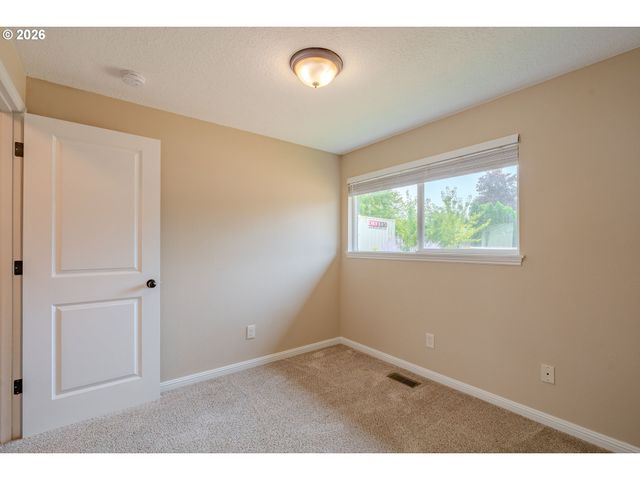 1575 Sw KINGS BYWAY, Troutdale, OR 97060