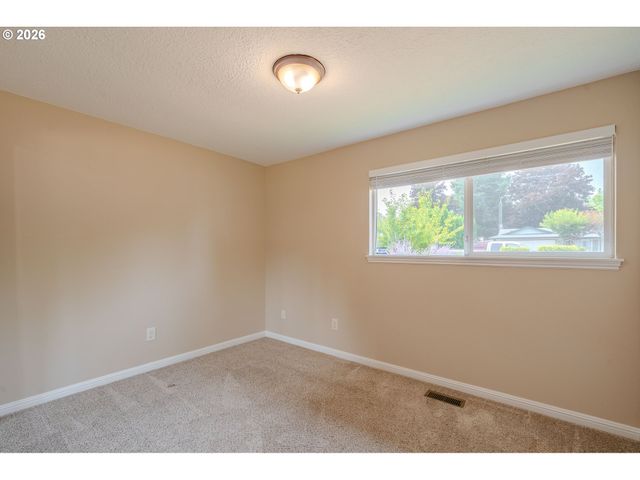 1575 Sw KINGS BYWAY, Troutdale, OR 97060