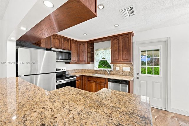 4305 NW 1 Terrace, Deerfield Beach, FL 33064