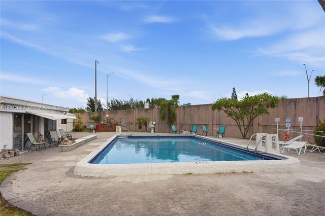4305 NW 1 Terrace, Deerfield Beach, FL 33064