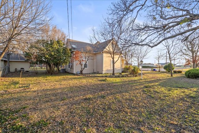101 N 7th Street, Krum, TX 76249