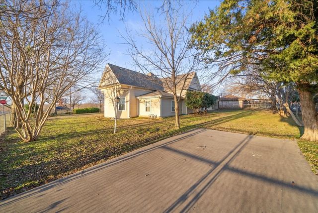 101 N 7th Street, Krum, TX 76249