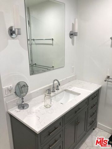 1025 N Kings Road 115, West Hollywood, CA 90069