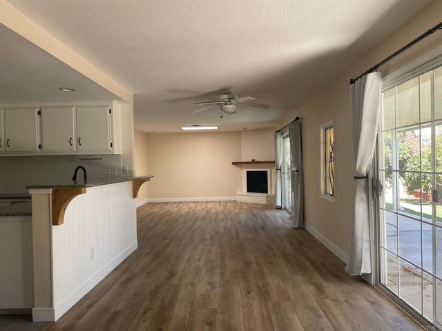 1866 Fairway Park Circle A, Escondido, CA 92026