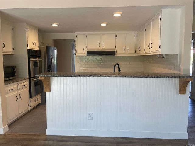 1866 Fairway Park Circle A, Escondido, CA 92026