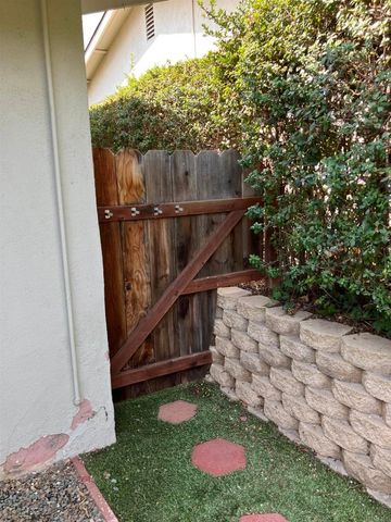 1866 Fairway Park Circle A, Escondido, CA 92026