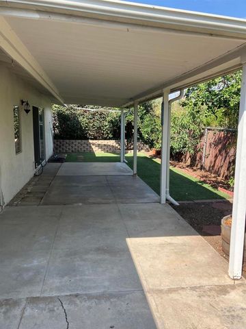 1866 Fairway Park Circle A, Escondido, CA 92026