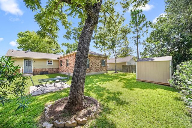 15 E Sterling Street, Baytown, TX 77520