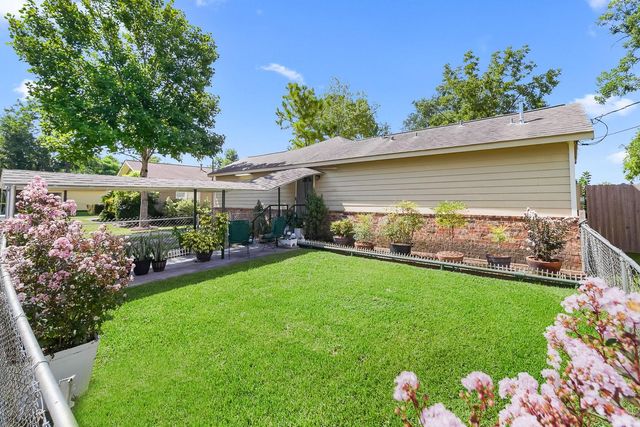 15 E Sterling Street, Baytown, TX 77520