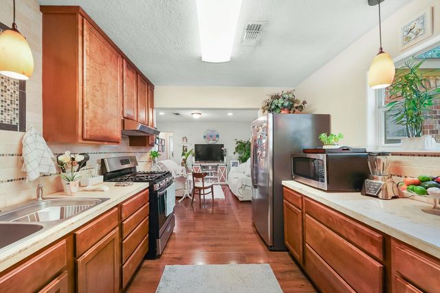 15 E Sterling Street, Baytown, TX 77520