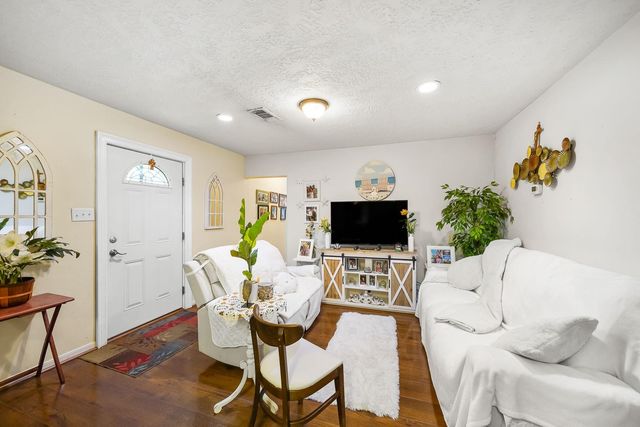 15 E Sterling Street, Baytown, TX 77520