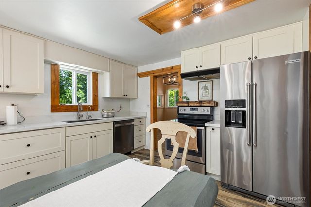 22122 SE 51st Place, Issaquah, WA 98029