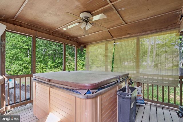 5232 SUMERDUCK RD, Sumerduck, VA 22742