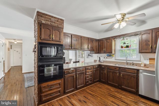 5232 SUMERDUCK RD, Sumerduck, VA 22742