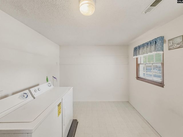 200 Gusty Ln, Hopkins, SC 29061