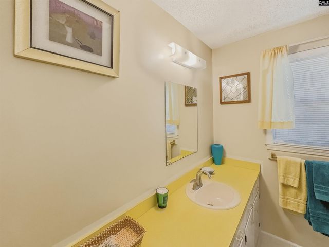 200 Gusty Ln, Hopkins, SC 29061