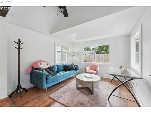 4711 ALDER St, West Linn, OR 97068