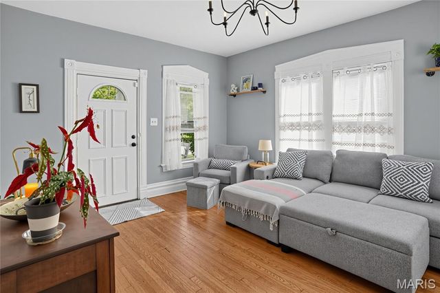735 Jefferson Street, St Charles, MO 63301