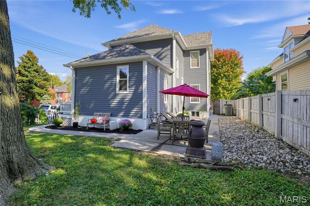 735 Jefferson Street, St Charles, MO 63301