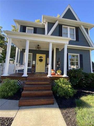735 Jefferson Street, St Charles, MO 63301