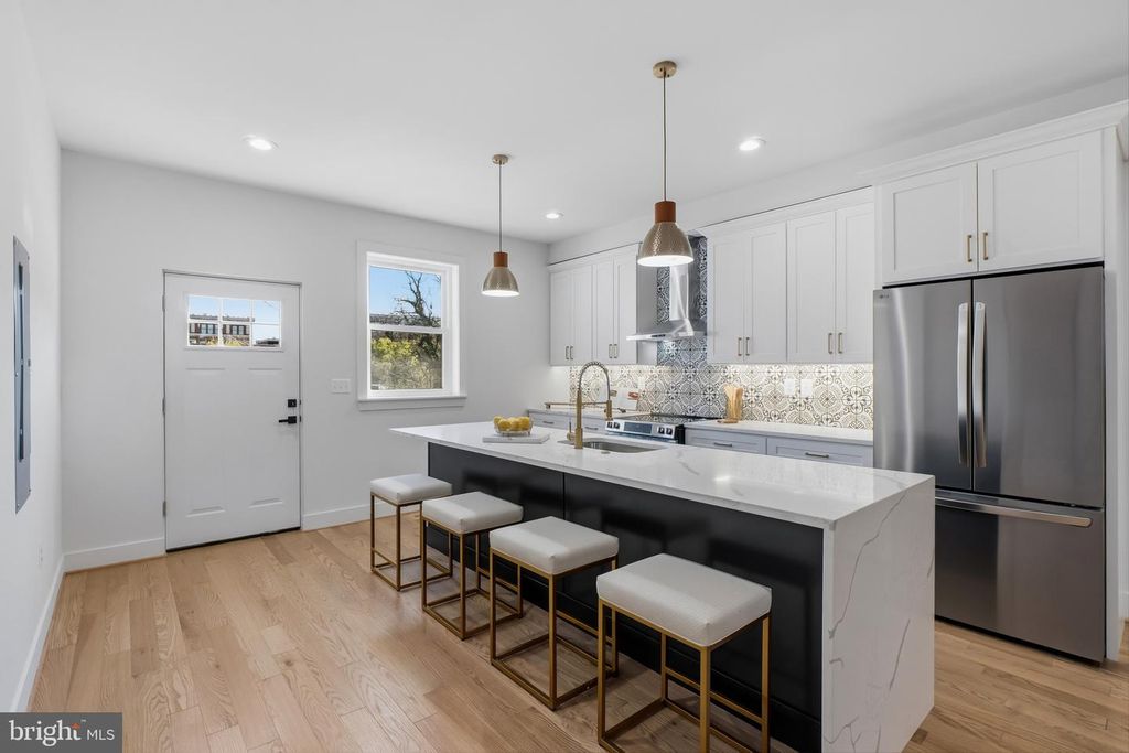 Image 14 of property listing at 3461 KESWICK RD, Baltimore, MD 21211